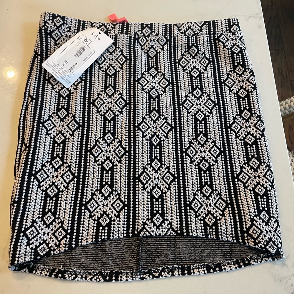 Eight Sixty black & white skirt— size medium